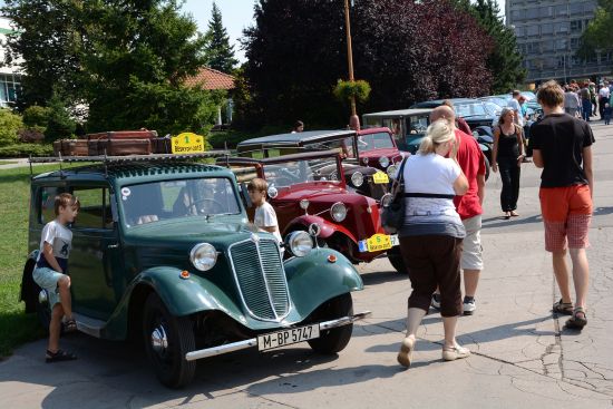 V expozici historických tatrovek pod širým nebem se minulou sobotu proměnila pěší zóna v centru Kopřivnice. Po dvou letech se do města vrátila tradiční Mezinárodní Veteran Rallye Beskydy.
FOTO: DAVID MACHÁČEK