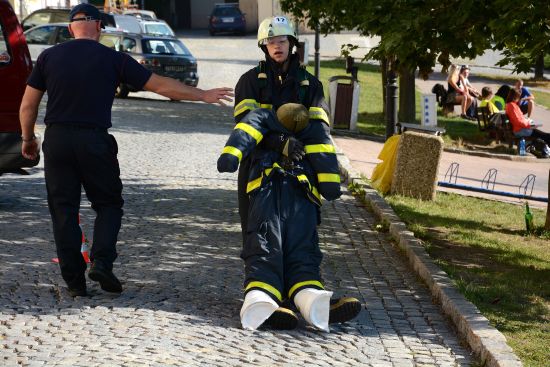 Profesionální i dobrovolní hasiči se minulou sobotu utkali ve finále Poháru ředitele Hasičského záchranného sboru Moravskoslezského kraje v disciplínách TFA. Ve vyčerpávajícím závodě padl také nový traťový rekord.
FOTO: DAVID MACHÁČEK