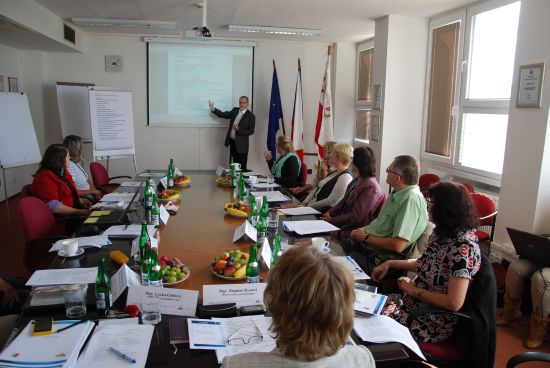 Členové pracovní skupiny sestavené k tvorbě Plánu zdraví, jenž má být hotov letos v závěru roku, se sešli minulý týden v úterý.
FOTO: IVANA RAŠKOVÁ