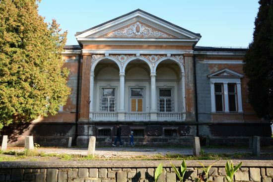 Nově vzniklá pracovní skupina by se měla zabývat nejen budoucím využitím objektu někdejšího závodního klubu, ale také hledáním partnera, který městu pomůže s jeho rekonstrukcí.
FOTO: DAVID MACHÁČEK