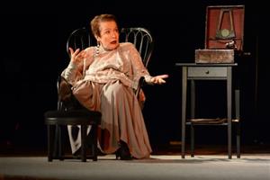 Hana Maciuchová byla hlavní hvězdou představení Divadla V Řeznické Ještěrka na slunci, které v rámci předplatného uvedl Kulturní dům Kopřivnice.  FOTO: DAVID MACHÁČEK