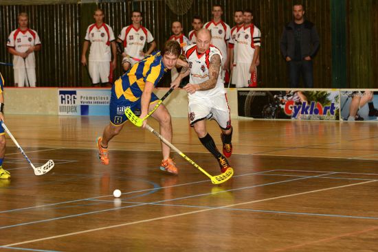 Florbalový tým mužů Kopřivnice neuspěl ani v 5. kole I. ligy. V souboji dvou nováčků podlehl doma celku Florbal Ústí 2:5 (1:3, 1:1, 0:1), a stále tak čeká na první body.
FOTO: D. MACHÁČEK