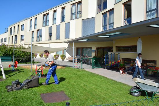 Kopřivničtí zastupitelé, ale i zástupci zdejších seniorů navštívili domov pro seniory v dolnorakouském Grafenwörthu.
FOTO: DAVID MACHÁČEK