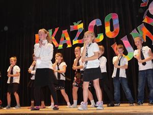 Talentová přehlídka žáků Základní školy ve Štramberku do posledního místečka zaplnila hlediště kulturního domu. Na pódiu se střídaly tance, divadlo, zpěv a hudba.
FOTO: ILONA MAZALOVÁ