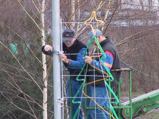 Vánoční výzdoba v ulicích Kopřivnice se letos zase o něco rozrostla. Firma Slumeko do nákupu ozdobných prvků investovala přes tři sta tisíc korun.  
ILUSTRAČNÍ FOTO: DAVID MACHÁČEK