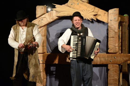 Divadelní soubor Já to jsem zpestřil třetí adventní neděli v Katolickém domě představením Vánoční příběh. Loutková inscenace se spoustou koled zaujala jak děti, tak rodiče.
FOTO: DAVID MACHÁČEK