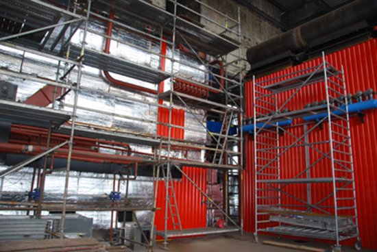 Společnost Komterm na podzim finišovala s dokončovacími pracemi na novém kotli na spalování biomasy. Tato investice má snížit cenu pro zákazníky napojené na centrální vytápění.
FOTO: DANA HOĎÁKOVÁ