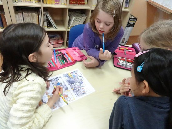 Na projektové lekce dochází knihovnice za dětmi do školní knihovny. Ta poslední byla věnována komiksu, který si děti vlastnoručně tvořily.
FOTO: KAMILA PLISKOVÁ