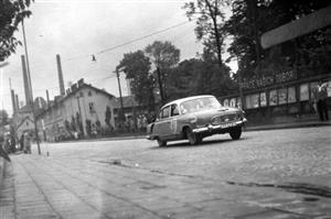 Kopřivnická automobilová soutěž se jela v závěru měsíce května. Jízdu zručnosti absolvuje posádka Mark - Raška.
FOTO: ARCHIV