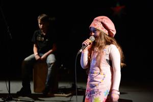 Čtyřicet čtyři mladých zpěvaček a zpěváků se před týdnem popralo o co nejlepší umístění v talentové soutěži KoprStar. Do finálového klání postoupilo deset nejlepších. 
FOTO: DAVID MACHÁČEK