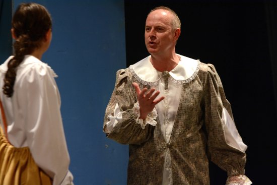 V neděli odpoledne hostoval v Katolickém domě v Lubině ochotnický soubor Pod věží ze Štramberka se Shakespearovou hrou Večer tříkrálový.
FOTO: DAVID MACHÁČEK