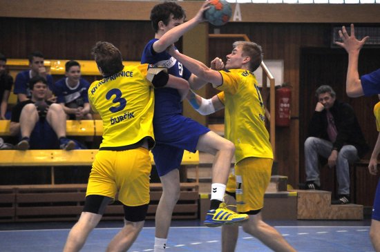 Starší dorost KH Kopřivnice si v regionálním derby s Frýdkem-Místkem lehce poradil a je v čele tabulky nejvyšší republikové ligy staršího dorostu.
FOTO: KRISTINA ČABLOVÁ