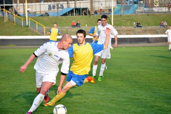 Milan Štěpán (vpravo) zařídil  přesnou trefou v 63. minutě vítězství pro svůj tým. Celek FC Kopřivnice tak vkročil do jarní části tou správnou nohou.
FOTO: KRISTINA ČABLOVÁ