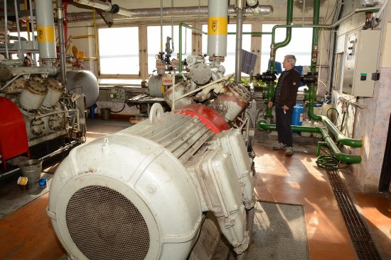 Aktuální technologie chlazení zimního stadionu funguje od roku 1966. Nyní to vypadá, že půlstoletí služby již neoslaví. V příštím roce by právě technické zázemí zimního stadionu mělo projít zásadní modernizací.
FOTO: DAVID MACHÁČEK