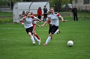 O přední příčky tabulky bojují fotbalistky TJ Spartak Lubina v MS divizi žen, v sobotu však na vedoucí celek Bruntálu nestačily.
FOTO: KRISTINA ČABLOVÁ