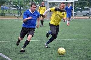 Nový ročník Okresního ligového poháru začal úvodním duelem mezi týmy 1. FC Bari a Stará Garda & D. T., z nichž vítězně nakonec odešel první jmenovaný.
FOTO: KRISTINA ČABLOVÁ