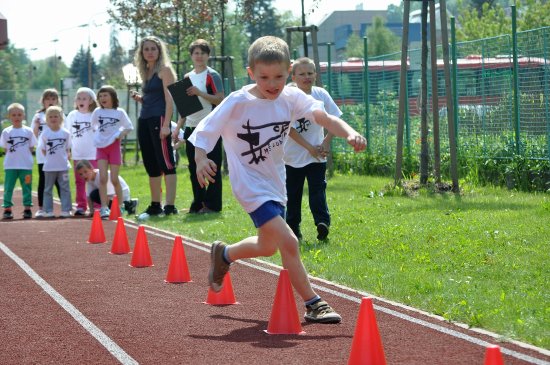 AK E. Zátopka Kopřivnice, ZŠ E. Zátopka Kopřivnice a KH Kopřivnice zorganizovaly již pátý ročník minivíceboje mateřských škol. Do závodu se zapojilo celkem 98 dětí z 10 mateřinek.
FOTO: KRISTINA ČABLOVÁ