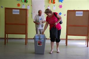 Víkendové volby do Evropského parlamentu poznamenal malý zájem voličů. Účast lidí ve volbách byla v Kopřivnici vůbec nejnižší v historii. V celkovém součtu hlasů ztrácely voliče i úspěšné strany.
FOTO: DANA HOĎÁKOVÁ