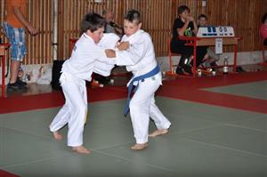 Na Závišickém poháru porazil v kategorii mini do 31 kg v zajímavém duelu štramberský Jan Machač závišického Ondřeje Gajduška.
FOTO: KRISTINA ČABLOVÁ