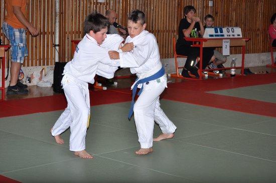 Na Závišickém poháru porazil v kategorii mini do 31 kg v zajímavém duelu štramberský Jan Machač závišického Ondřeje Gajduška.
FOTO: KRISTINA ČABLOVÁ