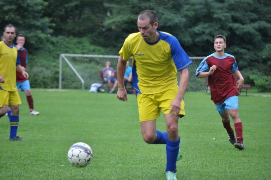 Fotbalisté TJ Spartak Lubina hostili ve druhém kole III. třídy tým Skotnice B-Mošnov, především kvůli střelecké smůle jsou stále bez bodu.
FOTO: KRISTINA ČABLOVÁ