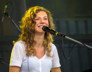 Zpěvačka a písničkářka Lenny se svou kapelou zahájí příští středu novou koncertní sezonu kulturního domu. Vystoupení je situováno do kinosálu.
FOTO: TOMÁŠ POSPÍŠIL