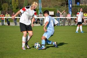 Značně prořídlá sestava štramberských žen nemohla konkurovat fotbalistkám TJ Spartak Lubina, které si tak odvezly domů tři body.
FOTO: KRISTINA ČABLOVÁ