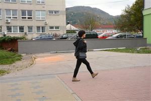 Zídka, která přehradila frekventovaný chodník u místní polikliniky, bude důvodem místního šetření v rámci aktuálně probíhajícího řízení o dodatečném povolení stavby.
FOTO: DAVID MACHÁČEK