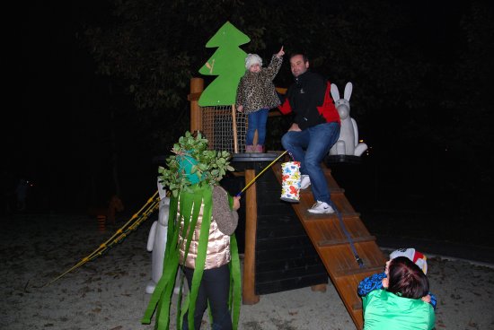 V rámci zavírání Pohádkové zahrady Mateřské školy na ulici Francouzské děti plnily různé úkoly vycházející z pohádky O perníkové chaloupce.
FOTO: DANA HOĎÁKOVÁ