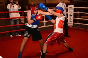 Třináctiletý Michal Lysoněk boxuje teprve tři měsíce, ale před domácím publikem si v ringu poradil i se zkušenějším Polákem.
FOTO: DAVID MACHÁČEK