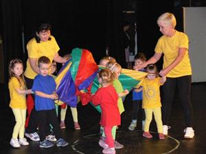 Pódium kulturního domu patřilo přehlídce Moje trdlování, na které se představily předškolní a školní děti.
FOTO: ILONA MAZALOVÁ