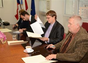 System.Linq.Enumerable+<TakeIterator>d__25`1[System.Char]