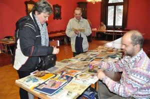 V pořadí již třetí knižní burza proběhla o víkendu v Lašském muzeu. Vyměnit nebo nakoupit knihy z druhé ruky přišla asi stovka lidí.
FOTO: KRISTINA ČABLOVÁ