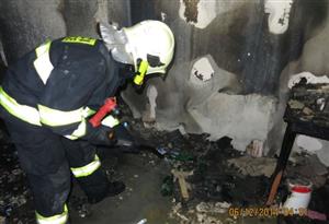 Noční požár zpustošil jeden z bytů zvláštního určení na ulici České. Jeho obyvatel utrpěl vážné popáleniny a skončil v péči lékařů popáleninového centra v Ostravě-Porubě.
FOTO: MZS MSK