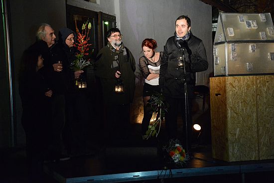 Skupina ’Světlonošů’ představila v rámci uměleckého happeningu v sadu E. Beneše myšlenku vybudování umělecké galerie a centra art brut v někdejší hospodářské budově Šustalovy vily. Zároveň byla zahájena veřejná sbírka.
FOTO: DAVID MACHÁČEK