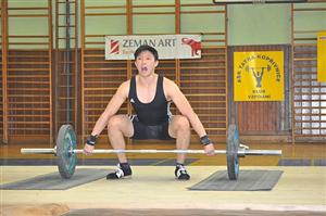 Kopřivnický vzpěrač Ondřej Nguyen obsadil na domácí půdě pátou příčku v kategorii do 17 let výkonem 160 kg (70 kg trh a 90 kg nadhoz).
FOTO: KRISTINA ČABLOVÁ
