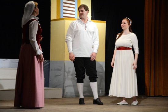 Setkání veronských milenců Romea a Julie v podání štramberského divadla Pod Věží tak, jak jej minulou neděli mohlo vidět zdejší publikum v Katolickém domě.
FOTO: DAVID MACHÁČEK