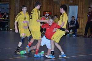 Starší žáci KH Kopřivnice svedli s družstvem HC Dukla Praha tvrdý boj o cenné body, které si nakonec oba týmy rozdělily rovným dílem.
FOTO: KRISTINA ČABLOVÁ