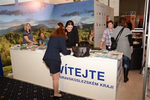 Moravskoslezský kraj se v Bratislavě prezentoval jako hostitel hokejového mistrovství světa, ale návštěvníkům veletrhu prezentoval také přírodní krásy regionu.
FOTO: DAVID MACHÁČEK