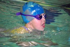 Lucie Schindlerová obsadila na prsařské stovce devátou příčku, kopřivnický plavecký klub však získal na domácím závodě celkem 21 diplomů.
FOTO: KRISTINA ČABLOVÁ