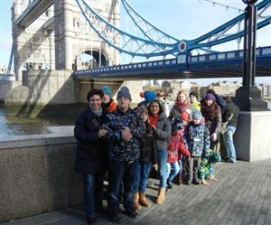 Žáci zdejší speciální školy se během pobytu v hlavním městě Velké Británie nejen zúčastnily festivalu v partnerské škole, ale také si prohlédli pamětihodnosti.
FOTO: ZŠ A MŠ MOTÝLEK