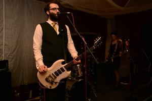 Undergroundová kapela Planety byla minulý týden hostem prvního plesu Art té Café Mandala. Tuto sobotu její program nabídne koncert dvou originálních písničkářek.
FOTO: DAVID MACHÁČEK