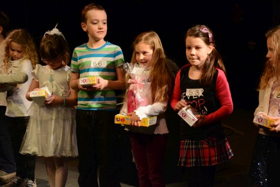 Nejlepší zpěváci KoprStar nejmladší kategorie S už si odnesli drobné ceny ze semifinálového koncertu. O samotný titul nejlepšího zpěváčka se utkají v úterý příští týden.
FOTO: DAVID MACHÁČEK