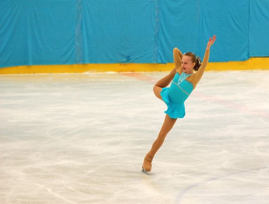 Klára Štěpánová při krátkém programu na mistrovství ČR, který zajela ze všech závodnic kategorie mladších žaček nejlépe, a položila tím základy pro zisk zlata.
FOTO: FSC KOPŘIVNICE