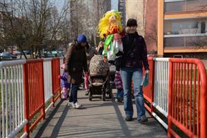 Přestože počasí už vypadalo docela jarně, vynášení Morany stihli v Mateřském centru Klokánek přesně v poslední den zimy.
FOTO: DAVID MACHÁČEK