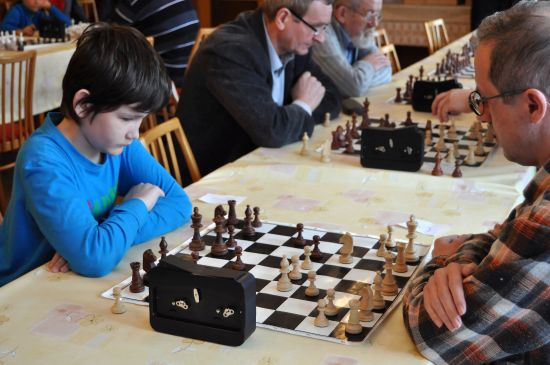 Jednota Orel Lubina pořádala velikonoční turnaj v šachu, kterého se účastnil i kopřivnický talent Marek Štefaník (vlevo) a s 8,5 body obsadil třetí příčku.
FOTO: KRISTINA ČABLOVÁ