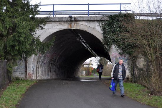Již brzy se začne průchod ze sídliště Sever k Tescu rekonstruovat. Tak zvaná Myší díra se dočká opravy v rámci rekonstrukce povrchů krajských silnic.
FOTO: DAVID MACHÁČEK