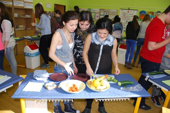 Týmy školáků mezi sebou soutěžily v přípravě zdravých jídel, ale i třeba v péči o tělo.
FOTO: ROMANA BUKOVSKÁ
