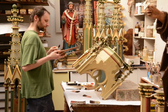 Novogotický hlavní oltář ze zdejšího kostela svatého Bartoloměje je již několik měsíců v péči restaurátorů. První renovované fragmenty by se do Kopřivnice měly vrátit v horizontu týdnů, znovu kompletní bude oltář až před Vánoci.
FOTO: DAVID MACHÁČEK
