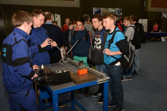 Nejen vidět, ale i vyzkoušet si některé drobné řemeslné práce mohli osmáci z celého Novojičínska na 9. ročníku výstavy Dny technických profesí.
FOTO: DAVID MACHÁČEK